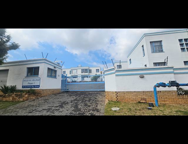 2 BEDROOM TOWNHOUSE FOR SALE IN ELANDSHAVEN
